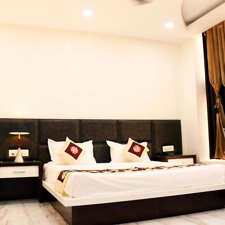 Hotel Neelam Ludhiana Exterior photo