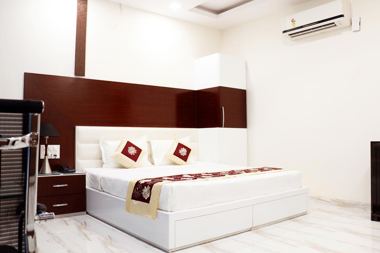 Hotel Neelam Ludhiana Exterior photo