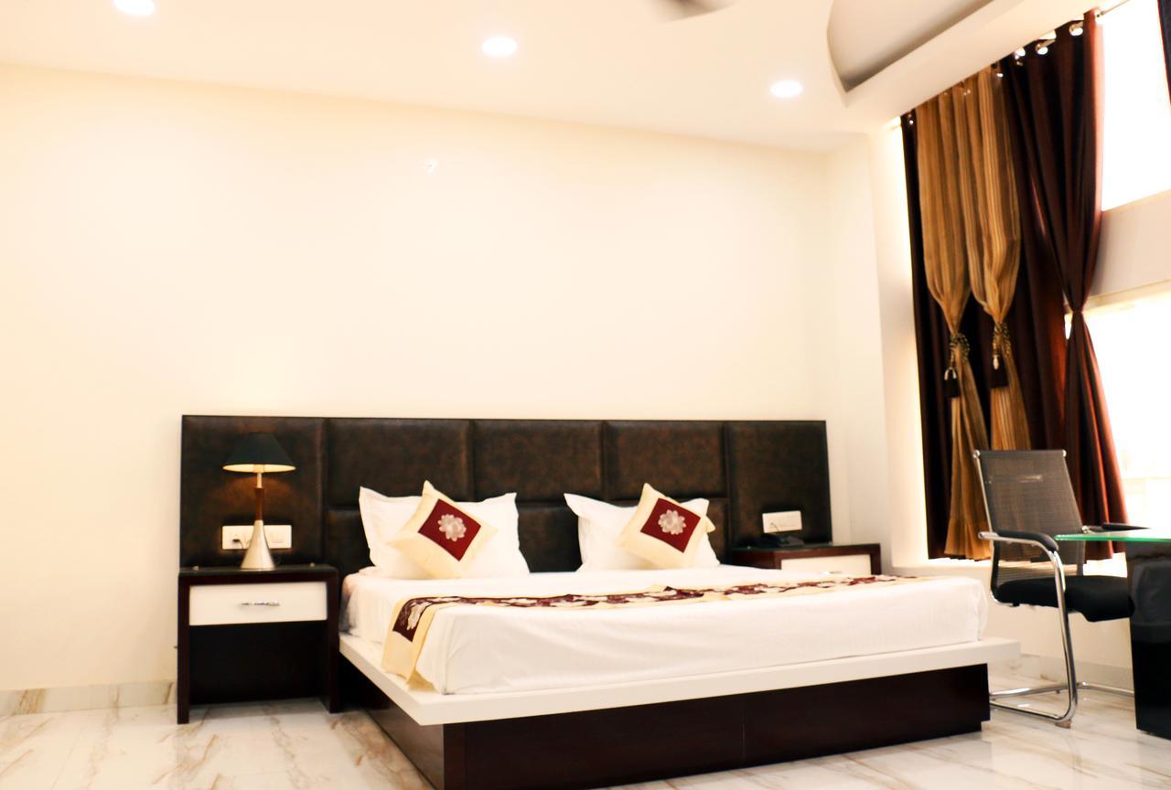 Hotel Neelam Ludhiana Exterior photo