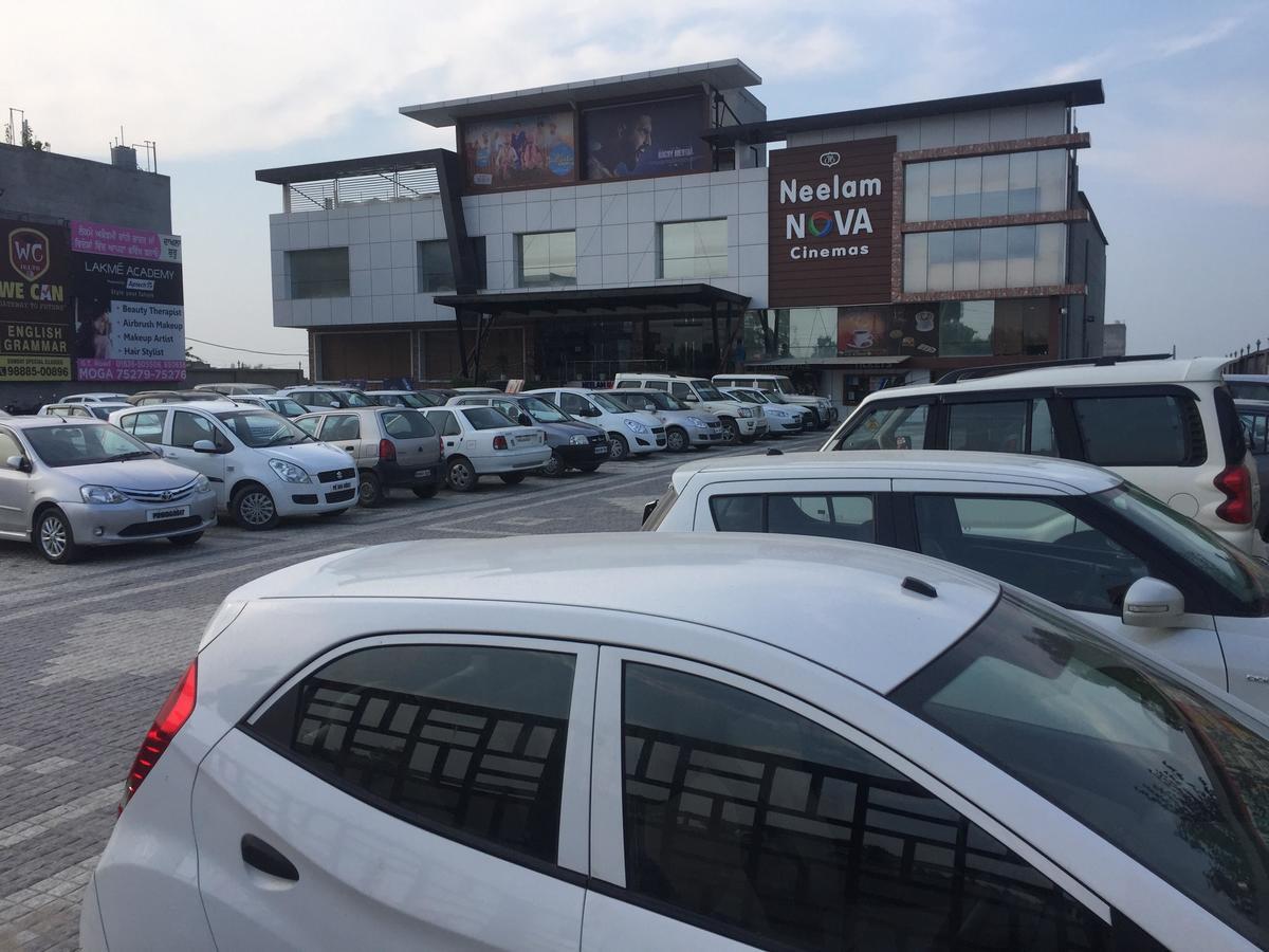 Hotel Neelam Ludhiana Exterior photo