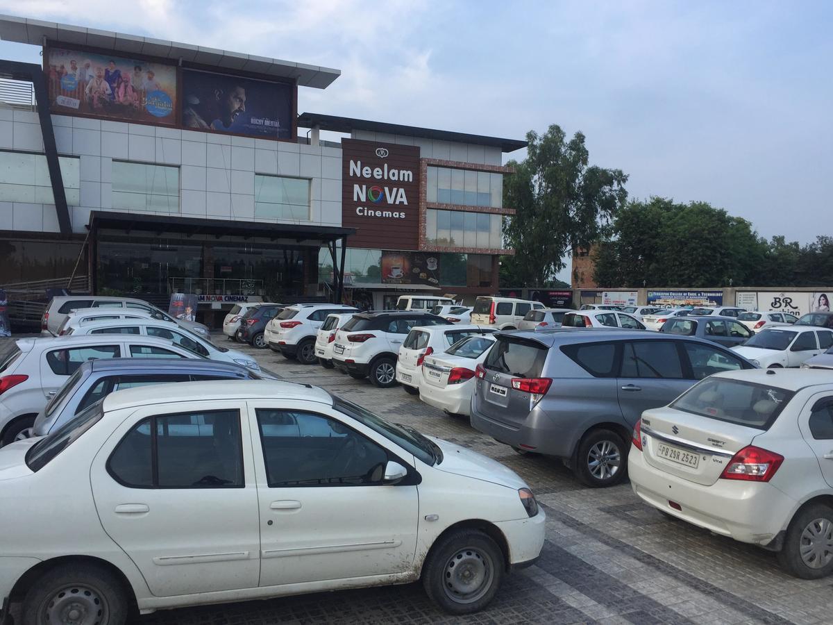 Hotel Neelam Ludhiana Exterior photo