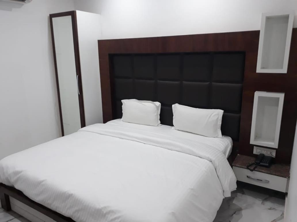 Hotel Neelam Ludhiana Exterior photo