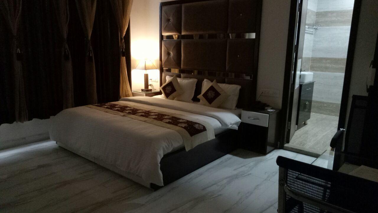 Hotel Neelam Ludhiana Exterior photo